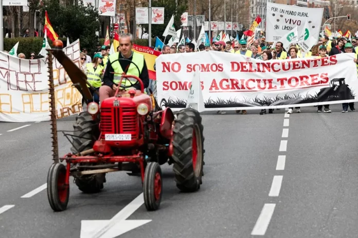 Madrid: Agricultores llegan en tractores por protesta en soluciones al campo
