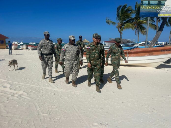 Comandante de la Armada continúa recorrido de supervisión «Operativo Semana Santa 2024»