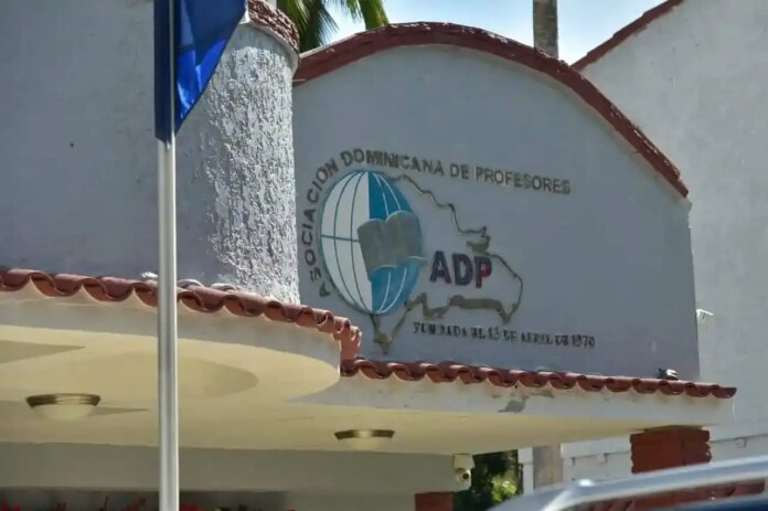 ADP anuncia paro de docencia