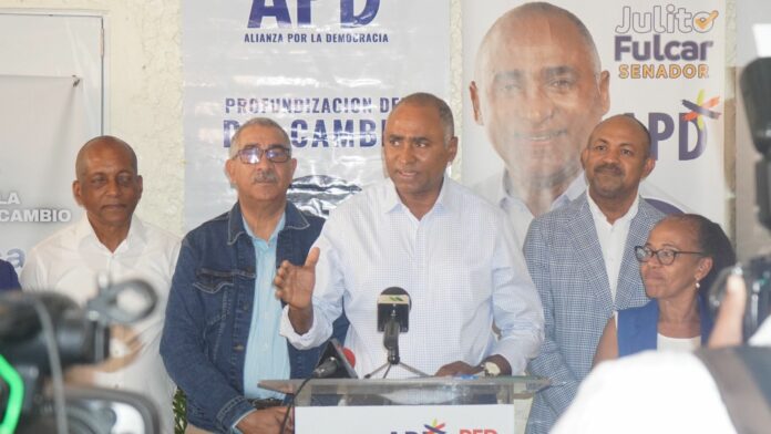 APD anuncia respaldo a Julito Fulcar