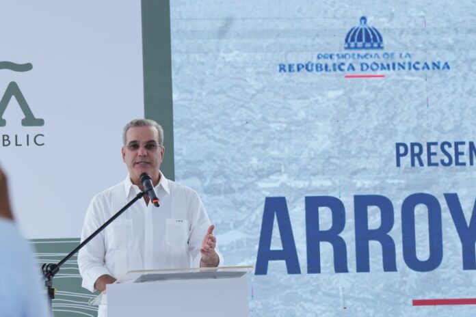 Abinader inicia conversión para cruceros del puerto Duarte en Arroyo Barril