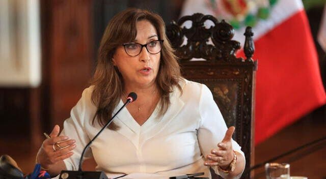 Agentes entran a la fuerza en la casa de Boluarte