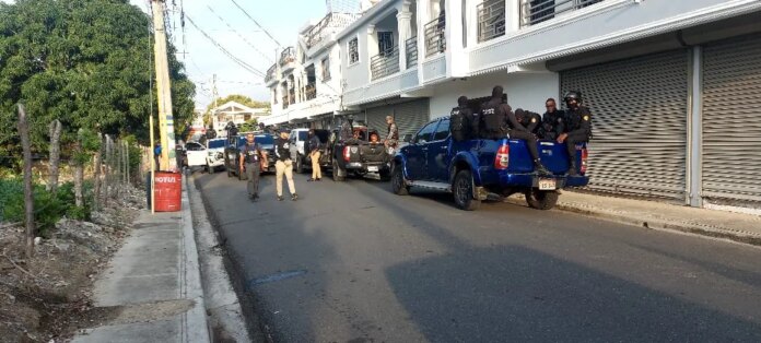 Allanamientos en Salcedo, entre arrestados figura un dirigente político