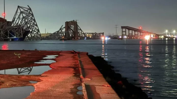 Biden ordena reconstruir el puente y reabrir el puerto «tan pronto como sea posible»