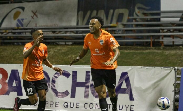 Cibao FC vence a Delfines 3-2