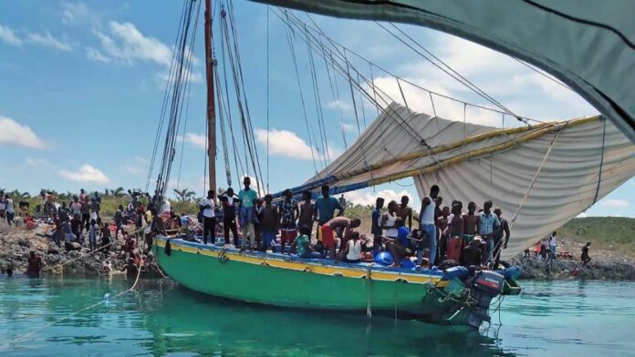 Detienen embarcación con 107 migrantes haitianos en Bahamas