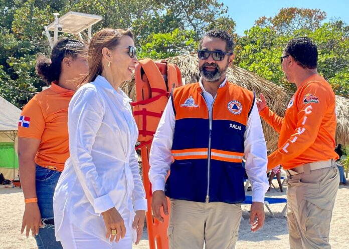 Director Defensa Civil supervisa balnearios de Samaná, Puerto Plata y Montecristi