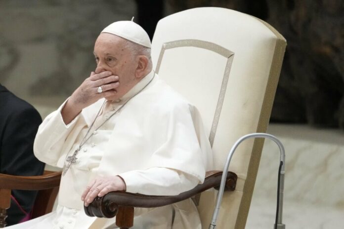 El papa Francisco renuncia a leer su discurso por salud