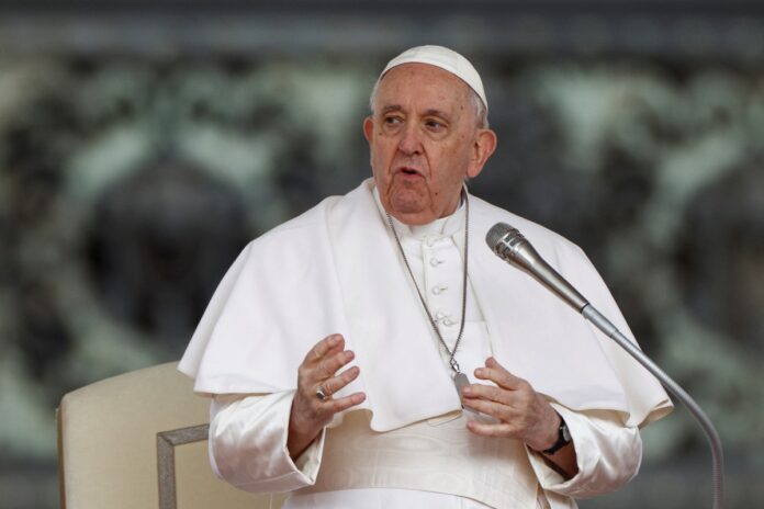 El papa lamenta el robo “cruel” de la infancia por las guerras, drogas o migraciones