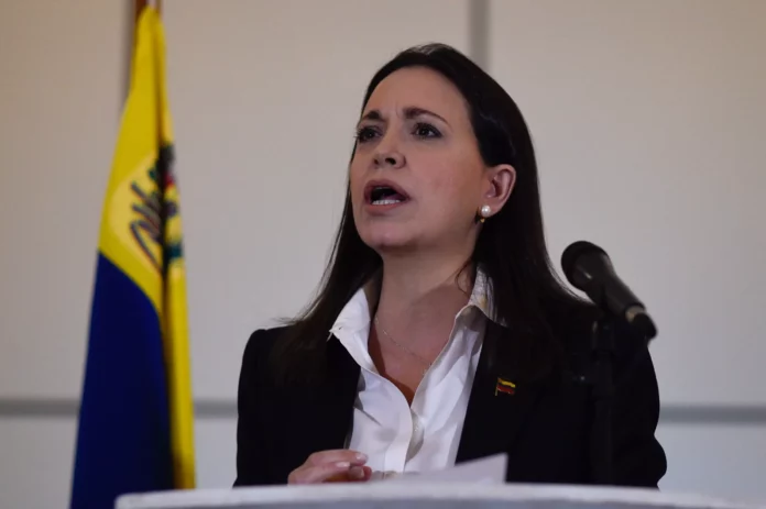 Emiten orden de arresto contra jefa de campaña de candidata de la oposición venezolana