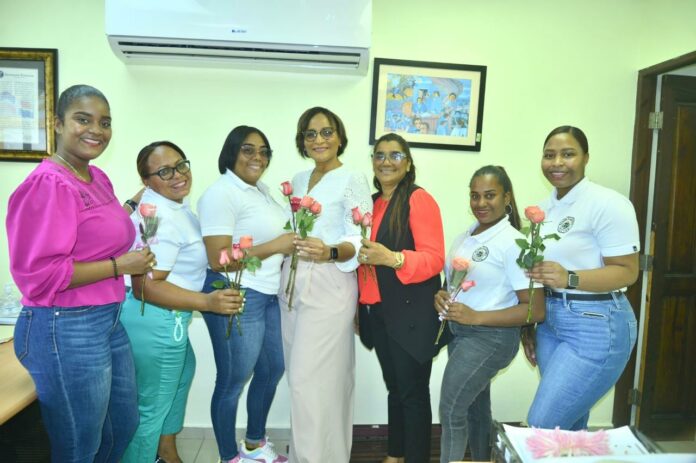 Escuela Vocacional celebra Día Internacional de la Mujer
