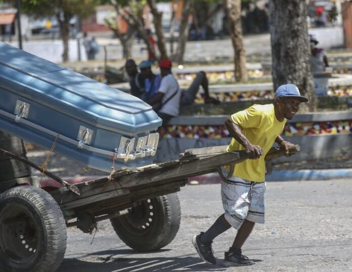 Hallan otros 12 cadáveres en Haití