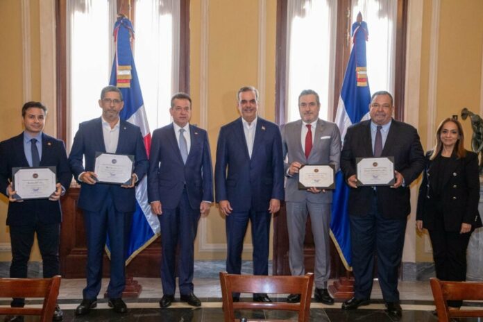 Industrias reciben oficialmente la «Denominación de Origen Ron Dominicano»