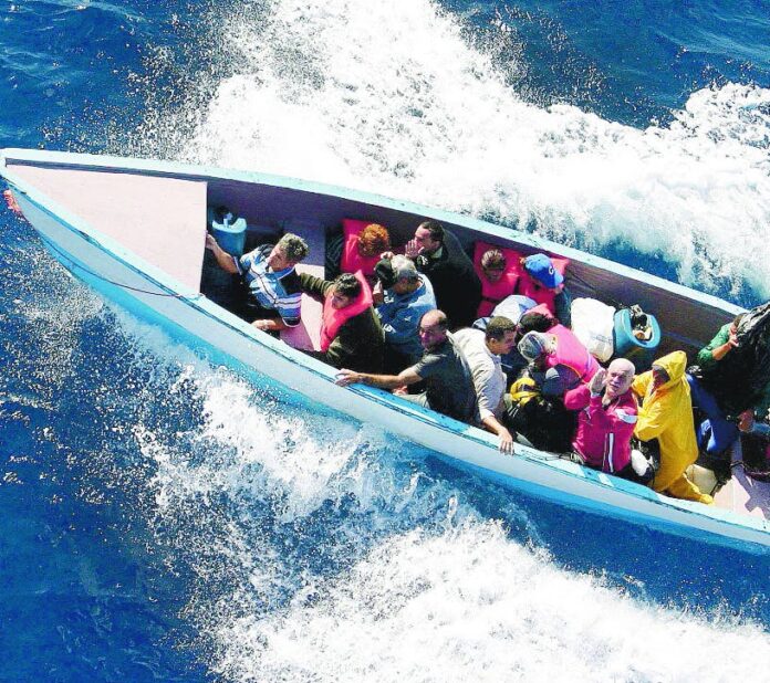 Interceptan una embarcación con 95 migrantes haitianos en las Islas Turcas y Caicos