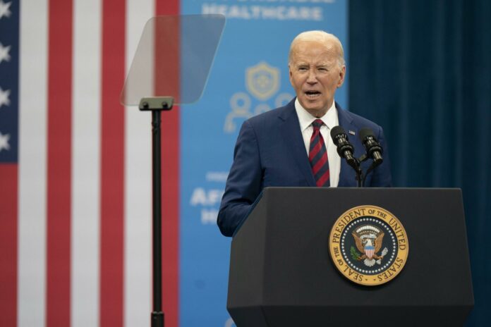 Interrumpen acto de campaña de Biden con Obama y Clinton por su postura sobre Gaza