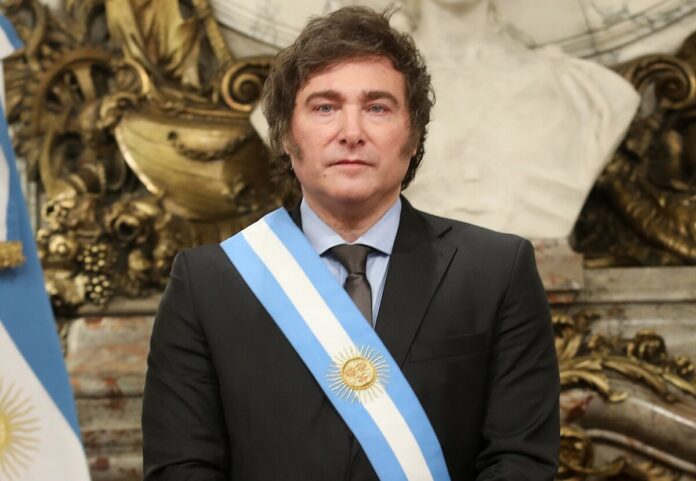 Javier Milei ordena el cierre de medios de comunicación en Argentina