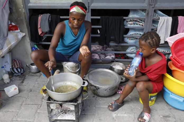 La violencia azota la frágil economía de Haití y causa escasez de alimentos y agua