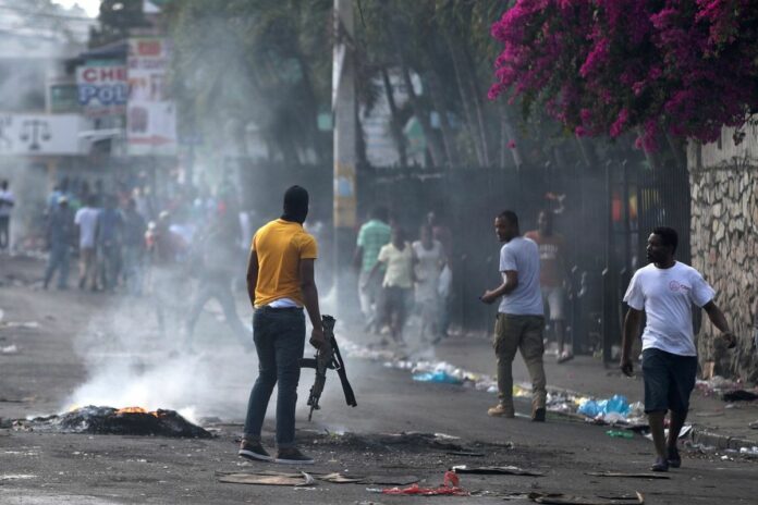 Pandillas atacan suburbios de Puerto Príncipe