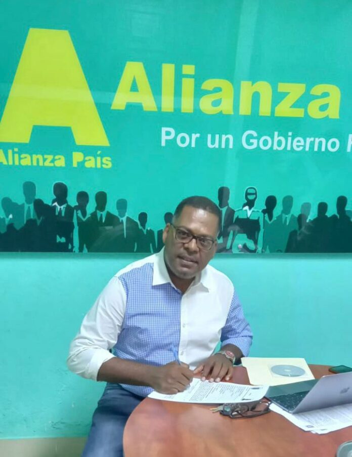 Periodista Robert Antonio aspira a diputado por la provincia La Altagracia