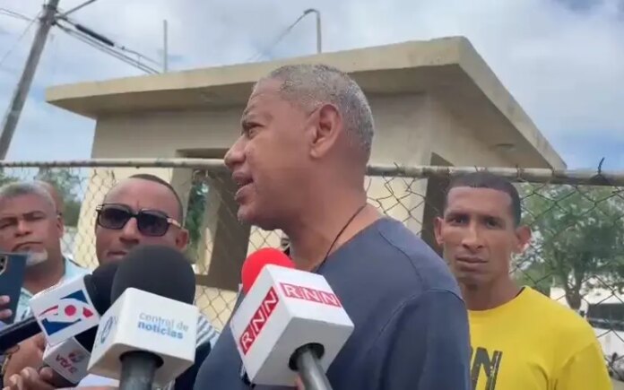 Predicadores puertorriqueños brindan ayuda a reclusos de La Victoria