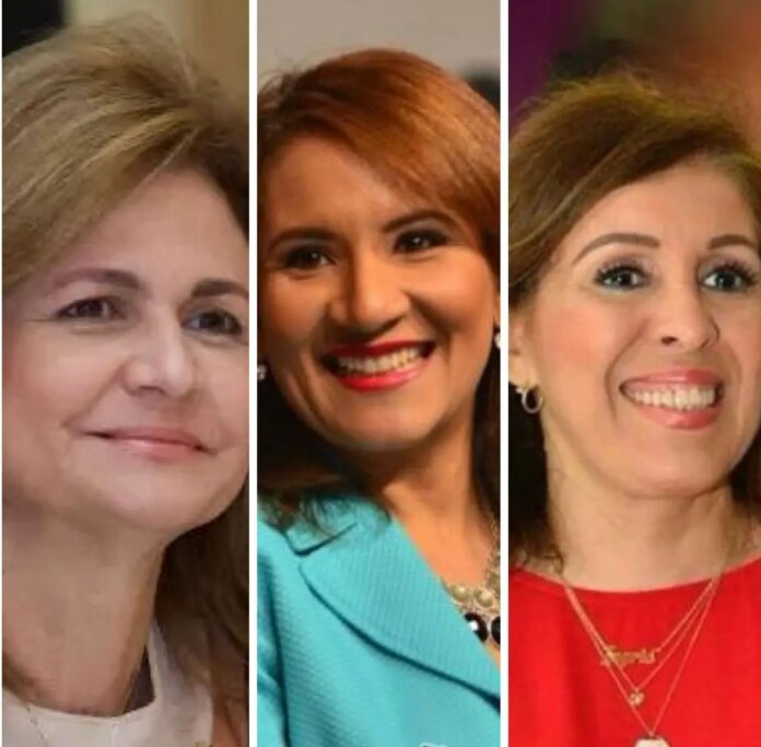 Tres principales candidatos presidenciales prefirieron a una mujer como compañera de boleta