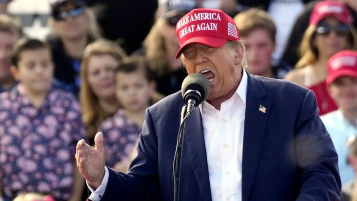 Trump dice en acto electoral que inmigrantes indocumentados “no son personas”