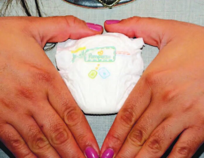 Una de las mayores empresas japonesas de pañales cambia su producción de bebés a adultos
