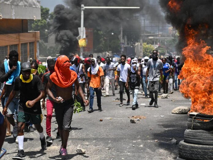 Una veintena de heridos en Haití en una nueva jornada sangrienta a manos de bandas armadas