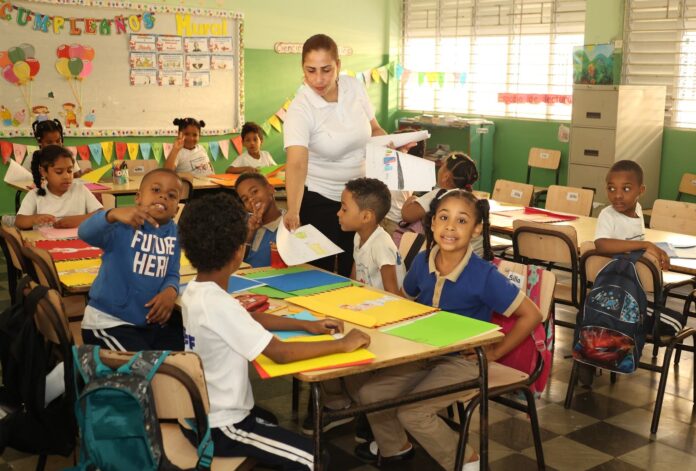 Malagón indica propuesta de ley busca educar para los nuevos tiempos y vivir mejor