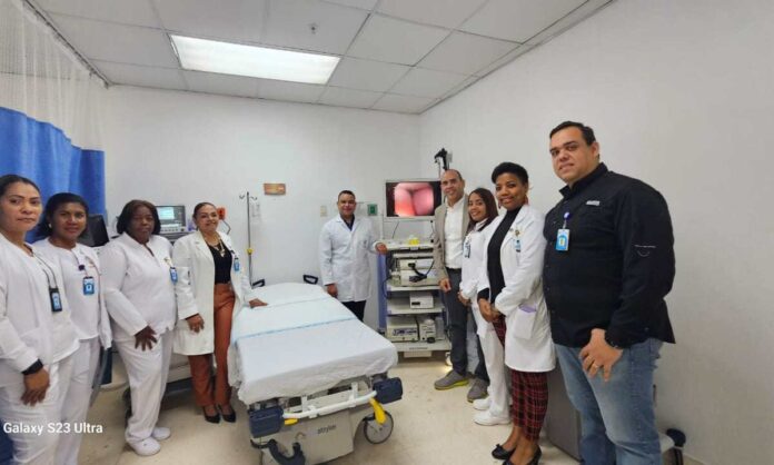  Ney Arias Lora inaugura Unidad de Gastroenterología