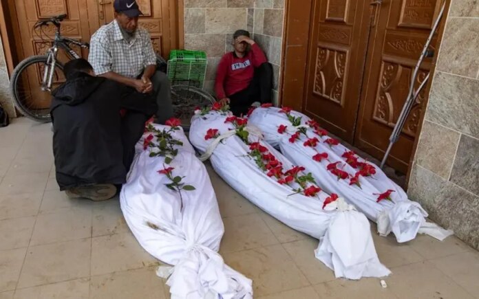 Recuperan 73 cadáveres más de la fosa común de Jan Yunis en Gaza y el total sube a 283  