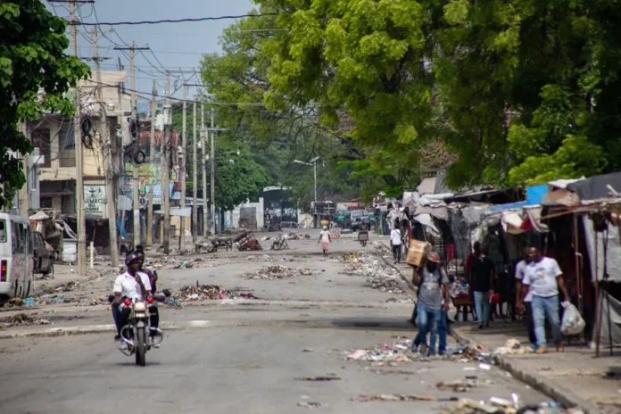 Domingo de aparente tranquilidad en Haití permite acudir al mercado o a la iglesia