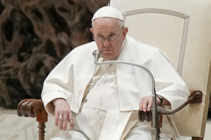 El papa anima a «detenerse y negociar» la paz en Ucrania y Oriente Medio
