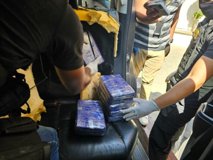 Interceptan hombre con 35 paquetes de presunta cocaína que sería enviada a Europa y EEUU