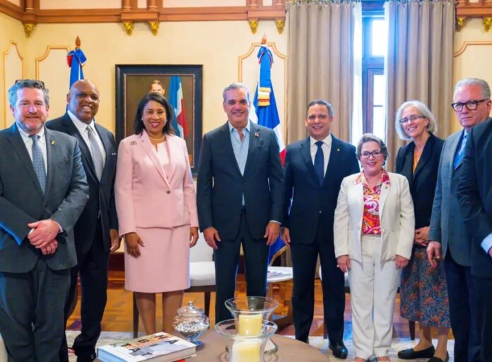 Jueces de EU y Panamá visitan al presidente LA