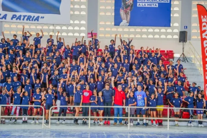 Miles de jovencitas buscan llegar al proyecto de voleibol