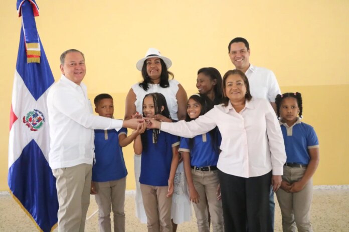 Minerd entrega escuelas básicas en el Distrito 15-06 de Santo Domingo