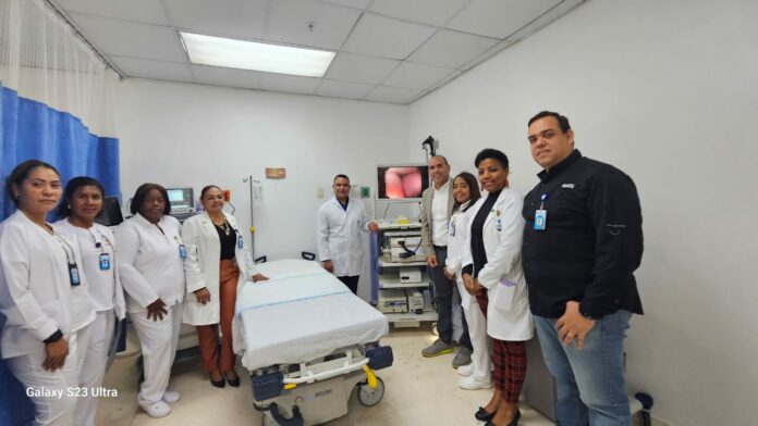 Ney Arias Lora inaugura unidad de Gastroenterología