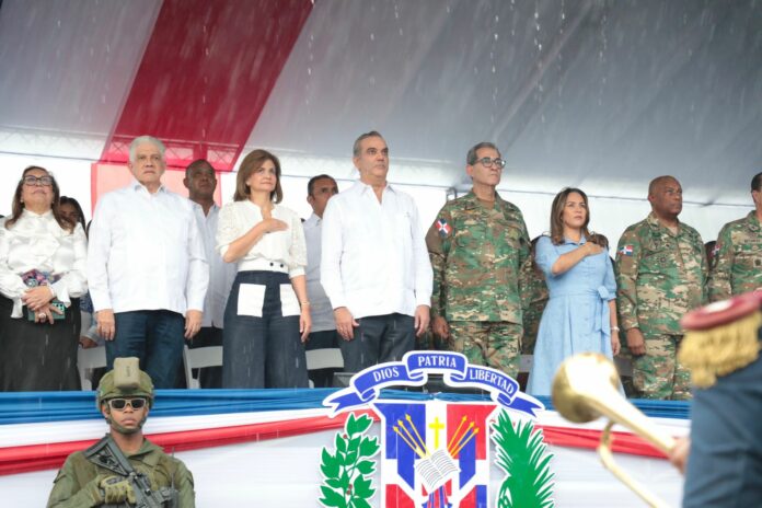 Presidente Abinader encabeza desfile del 180 aniversario de la Batalla del 30 de marzo