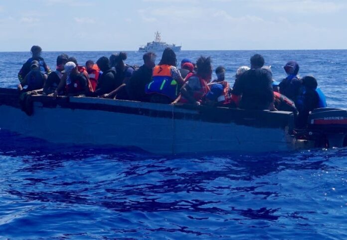 Puerto Rico repatria a 38 dominicanos iban embarcaciones