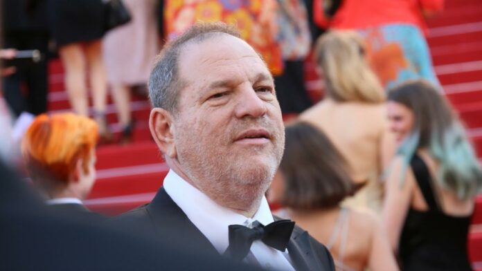 Tribunal de NY anula una de las condenas por abusos sexuales contra Harvey Weinstein