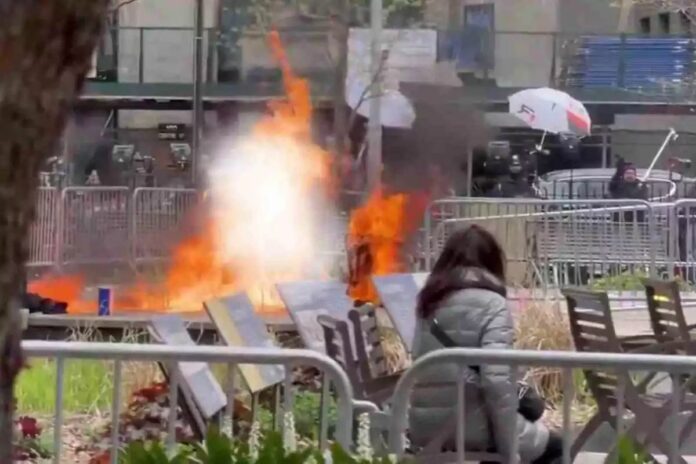 Un hombre se quema a las afueras del tribunal que juzga a Trump