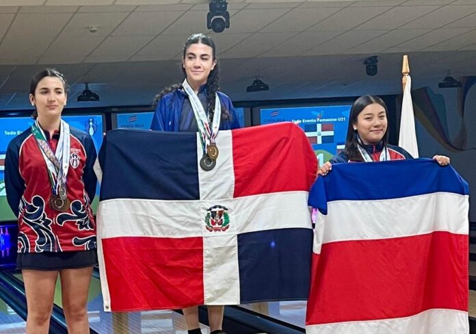 Vivian Luna gana 2 medallas de oro en Iberoamericano de boliche