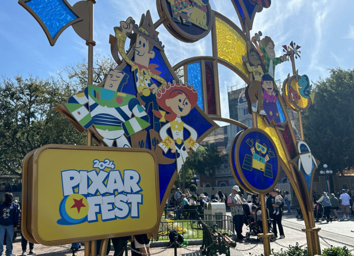 Woody, Buzz Lightyear, Mike Wazowski y Sulley se adueñan de Disneyland en el Pixar Fest