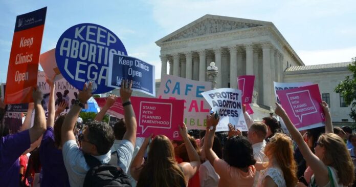 Entra en vigor en Florida la prohibición del aborto a las seis semanas de embarazo