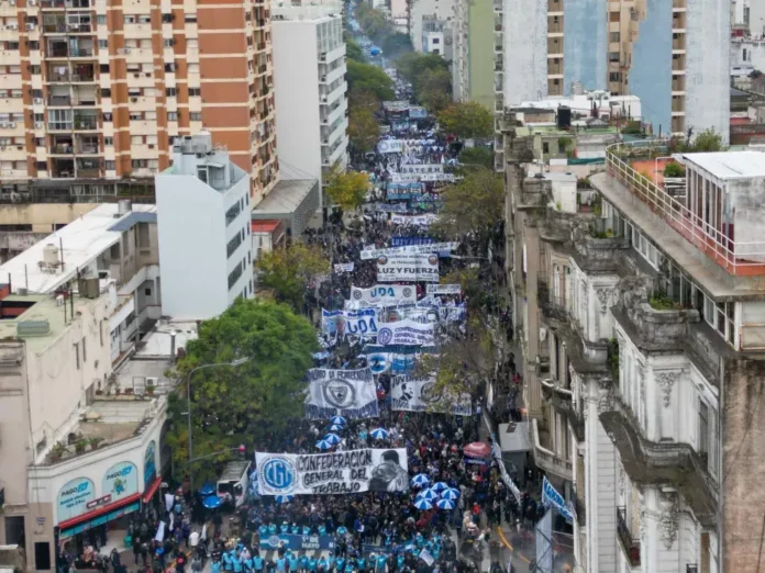 La CGT inicia marcha en Argentina por el Día del Trabajador contra “ajuste” de Milei