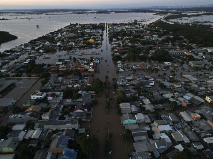ACNUR alerta sobre situación de refugiados de Venezuela y Haití en área inundada de Brasil