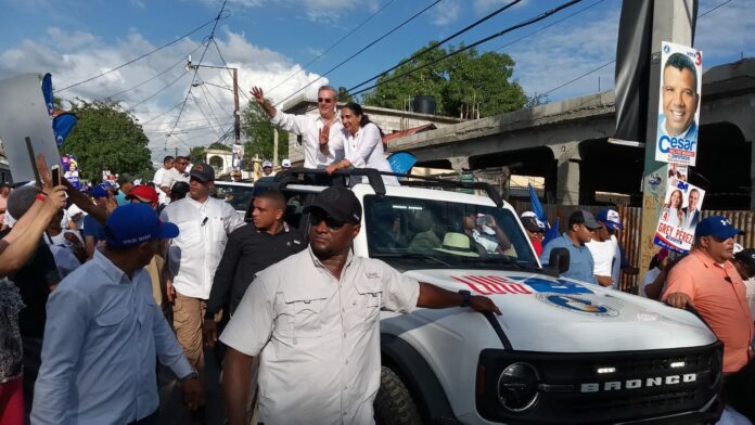 Abinader encabeza marcha caravana Azua en respaldo a candidatos