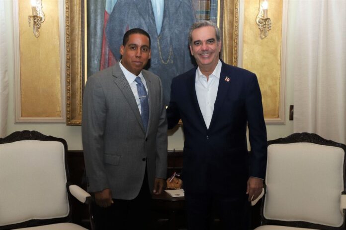 «Abinader se encamina a una reelección sin obstáculos y con una oposición fragmentada», afirma experto