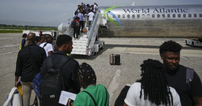 Abren el principal aeropuerto Haití
